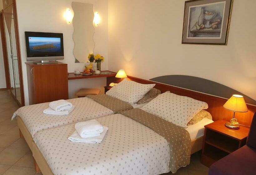 Номер Стандарт с Балконом, Tourist Settlement Brzet