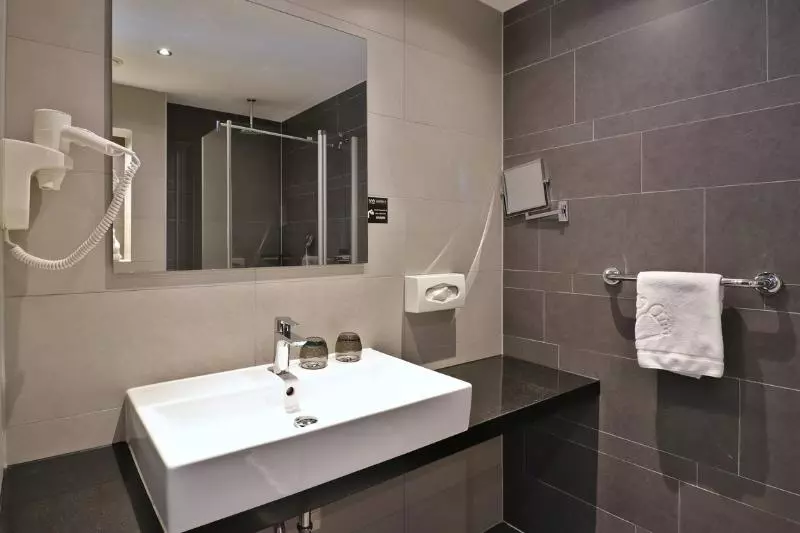 コンフォートルーム, Xo Hotels Park West