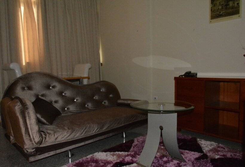 سوییت, Loanda Hotel