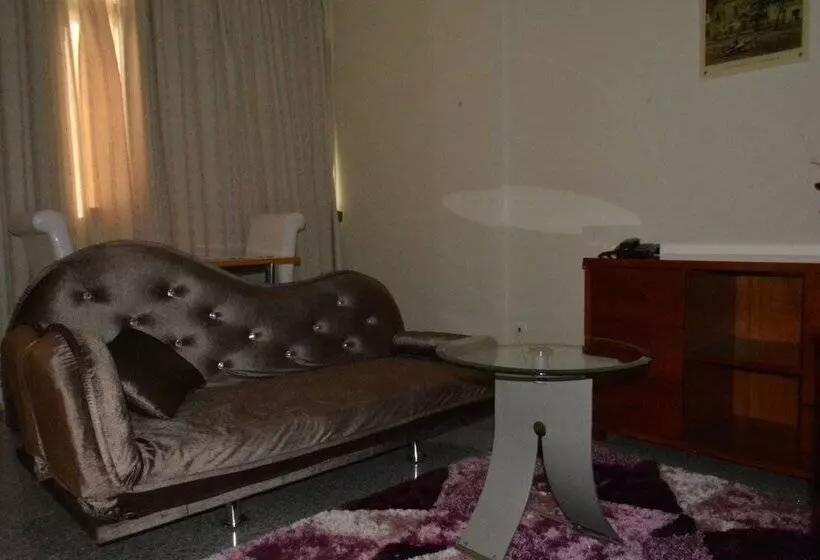 سوییت, Loanda Hotel
