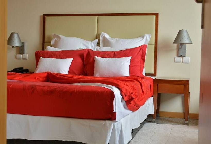 سوییت, Loanda Hotel