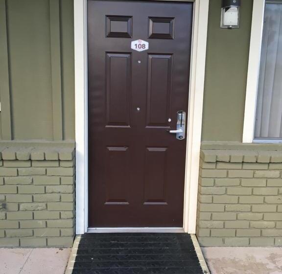 جناح ديلوكس, Vino Inn & Suites