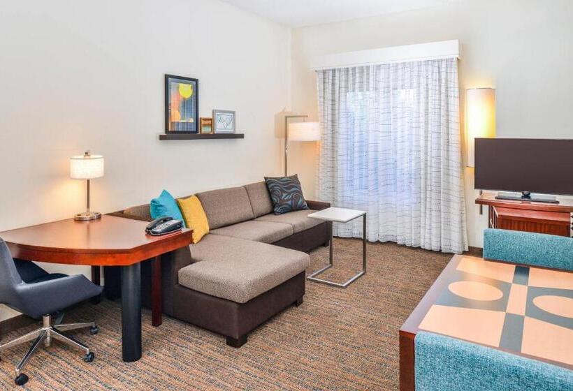 带大床的标准工作室, Residence Inn Waynesboro