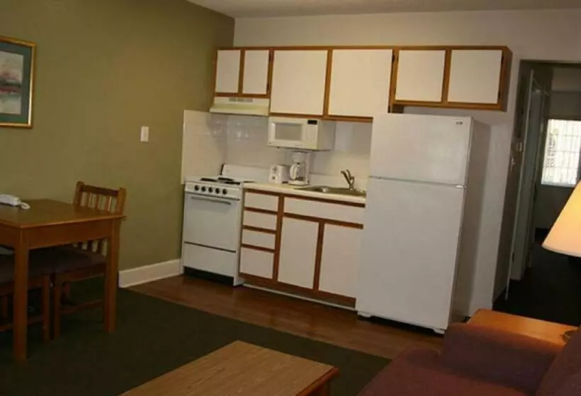 スイート, Affordable Suites Shelby