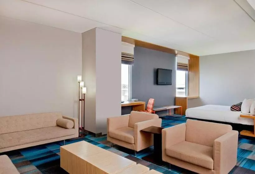 キングサイズベッドのスイートルーム, Aloft Bolingbrook