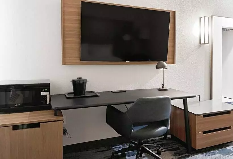 ２ダブルベッドのスタンダードルーム, Fairfield Inn & Suites By Marriott Rogers