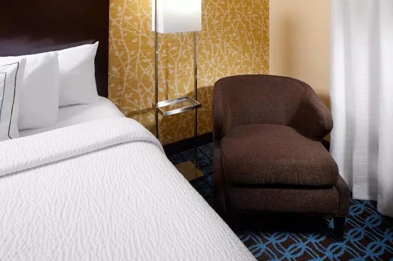 キングサイズベッドのスタンダードルーム, Fairfield Inn & Suites By Marriott Cumberland