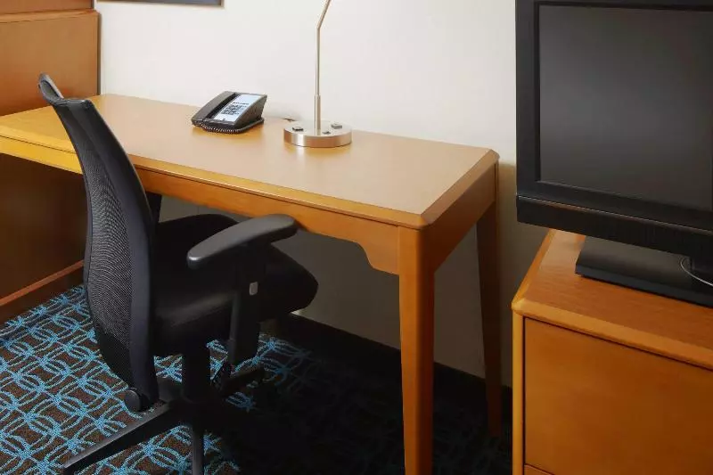 キングサイズベッドのスタンダードルーム, Fairfield Inn & Suites By Marriott Cumberland