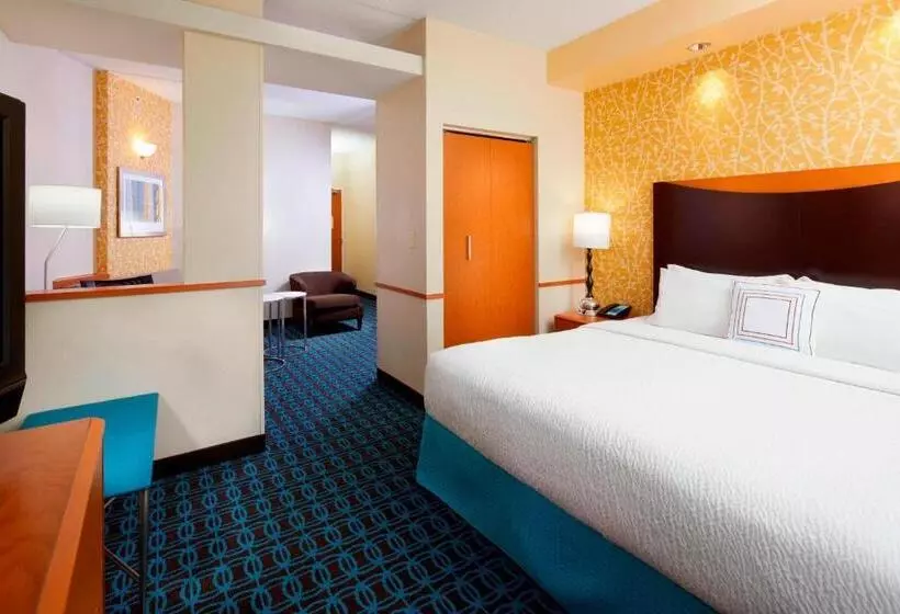 キングサイズベッドのデラックススイート, Fairfield Inn & Suites By Marriott Cumberland