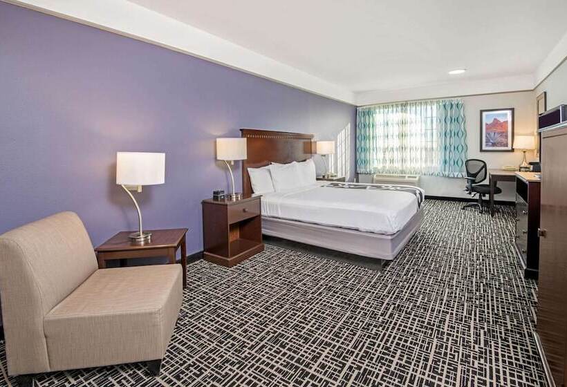 Номер Deluxe, La Quinta By Wyndham Dumas