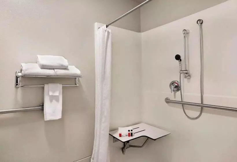 障害者適応デラックスルーム, Travelodge By Wyndham Low Moor Near Covington