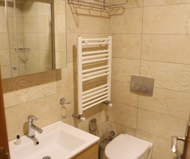 スタンダードトリプルルーム, Inan Kardesler