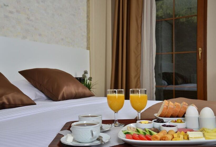 スタンダードトリプルルーム, Inan Kardesler