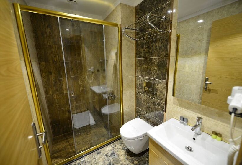 スタンダードトリプルルーム, Inan Kardesler