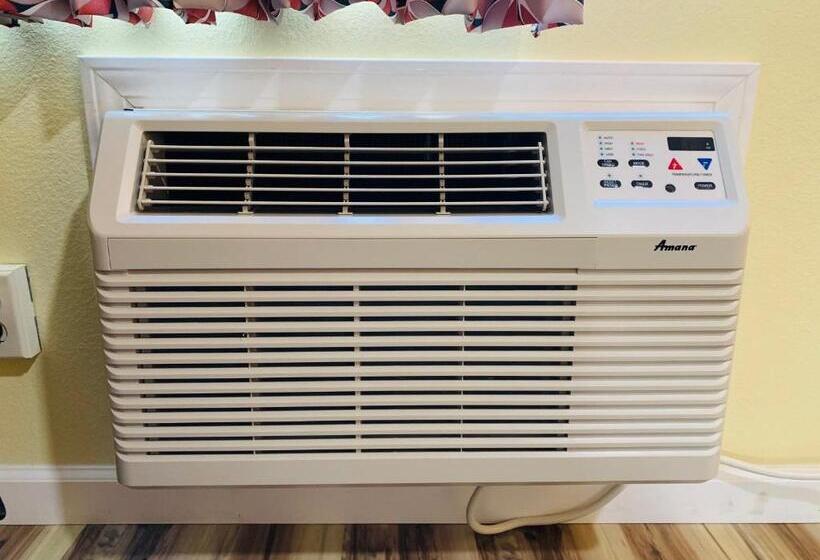 适合残疾人士使用的带超级大床的标准间, Central Coast Inn  Cayucos