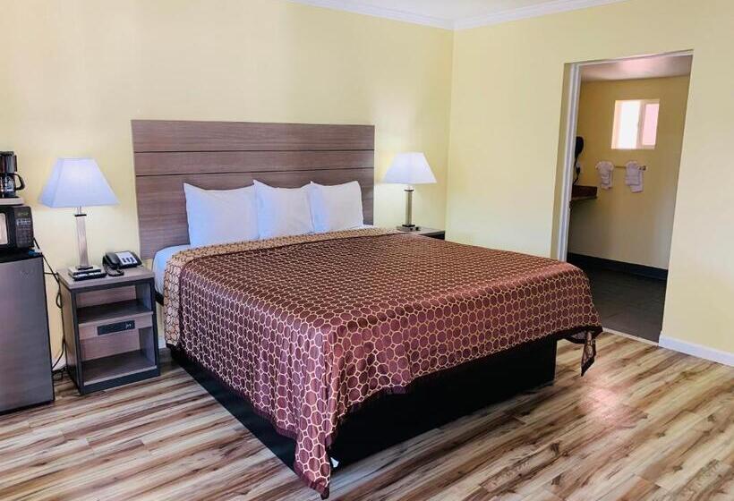 适合残疾人士使用的带超级大床的标准间, Central Coast Inn  Cayucos