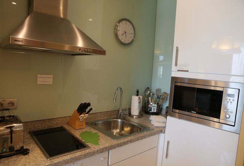 스탠다드 스튜디오, Staybridge Suites Beirut, An Ihg