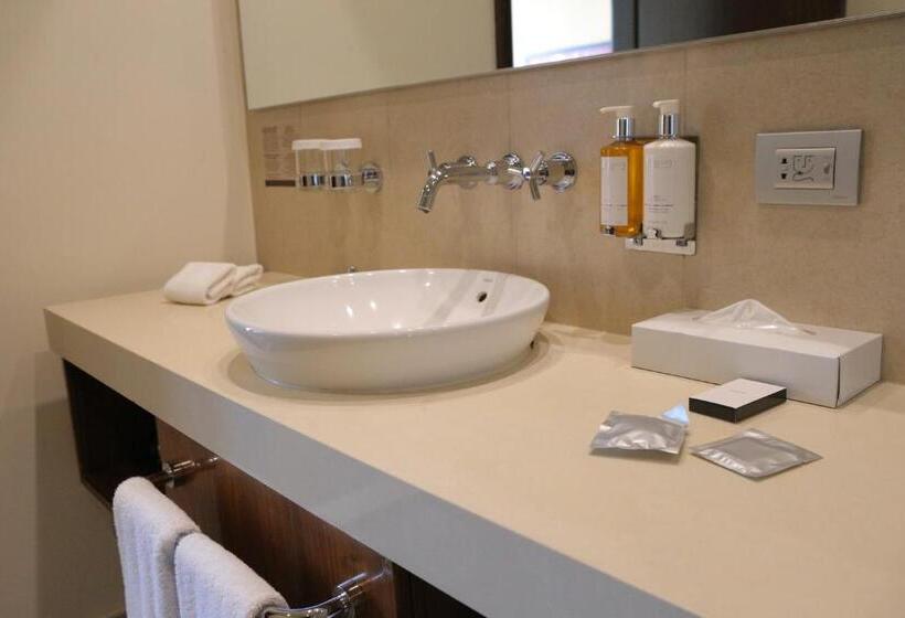 스탠다드 스튜디오, Staybridge Suites Beirut, An Ihg