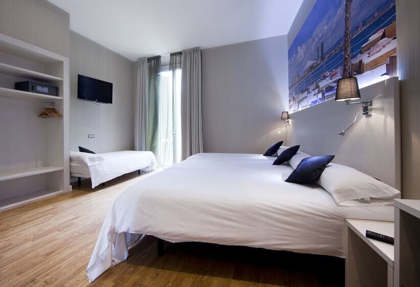 اتاق استاندارد چهارنفره با بالکن, Hostal Bcn Ramblas