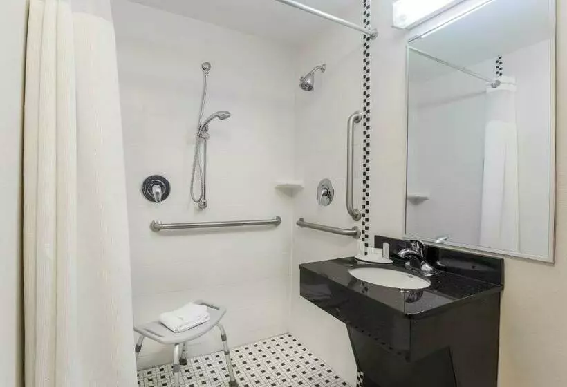 キングサイズベッドのスタンダードルーム, Fairfield Inn & Suites By Marriott Mahwah