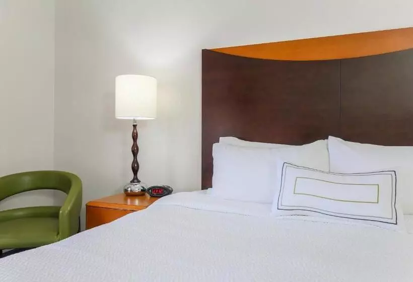 キングサイズベッドのスタンダードルーム, Fairfield Inn & Suites By Marriott Mahwah