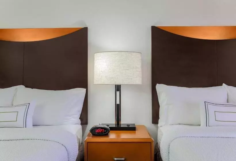 ２ダブルベッドのスタンダードルーム, Fairfield Inn & Suites By Marriott Mahwah