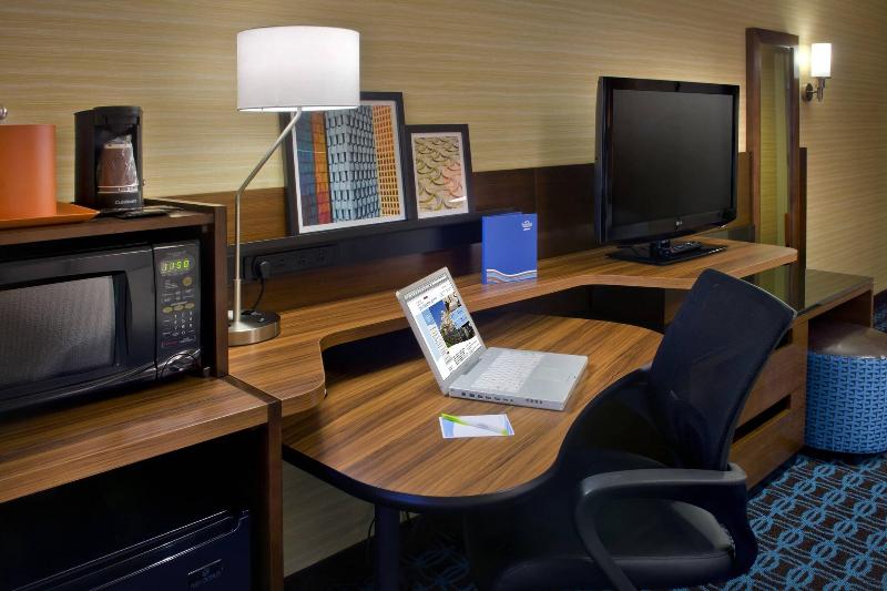 带大床的标准间, Fairfield Inn & Suites By Marriott Watertown Thousand Islands