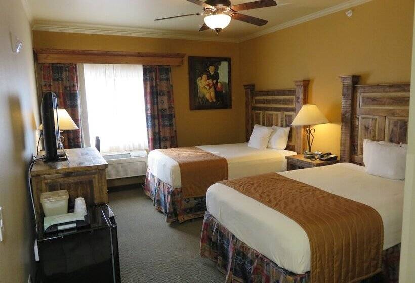 חדר סטנדרט שתי מיטות זוגיות, La Hacienda Inn
