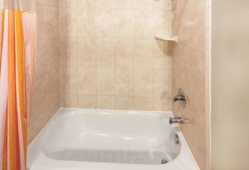 Camera Deluxe, La Quinta By Wyndham Houston Iah Bush Intl Airport E