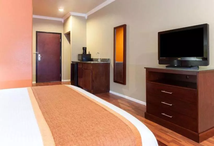 キングサイズベッドのスイートルーム, Lone Star Inn & Suites