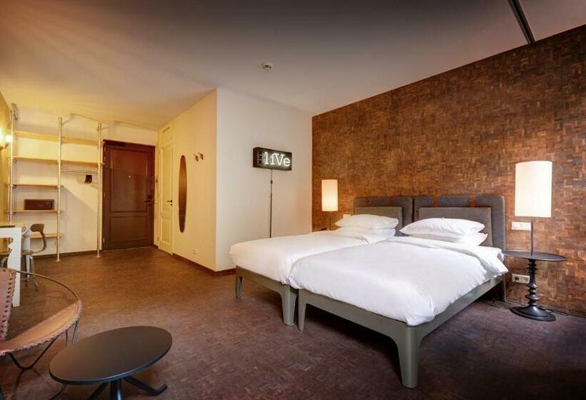 اتاق سوپریور, V Nesplein