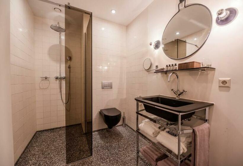 سوییت, V Nesplein