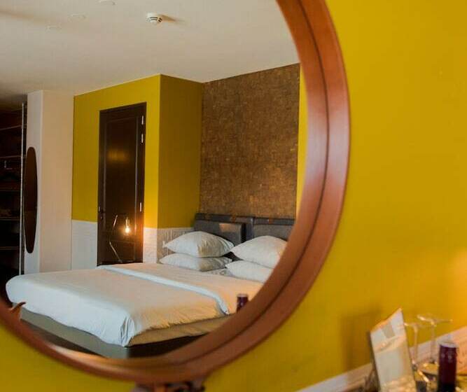 سوییت, V Nesplein