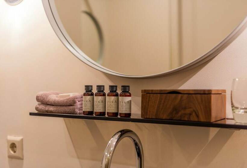 سوییت, V Nesplein