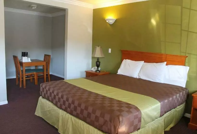 キングサイズベッドのスタンダードルーム, West Coast Inn   Near Gem Theatre