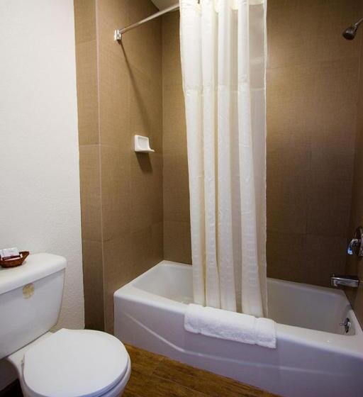 스탠다드 룸, West Coast Inn   Near Gem Theatre