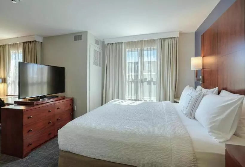キングサイドベッドのスタンダードワンルーム, Residence Inn By Marriott Woodbridge Edison/raritan Center