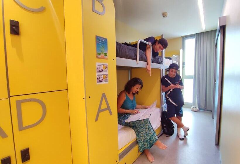Кровать в Общей Комнате, Twentytu Hostel Barcelona