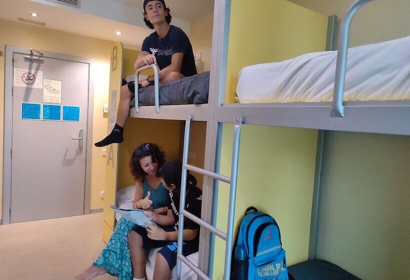Кровать в Общей Комнате, Twentytu Hostel Barcelona
