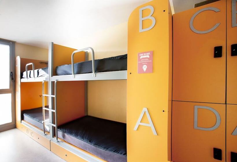 Кровать в Общей Комнате, Twentytu Hostel Barcelona