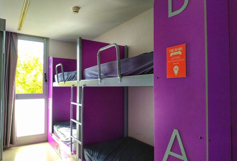 Кровать в Общей Комнате, Twentytu Hostel Barcelona