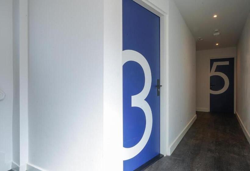 اتاق استاندارد یک نفره, Amistad