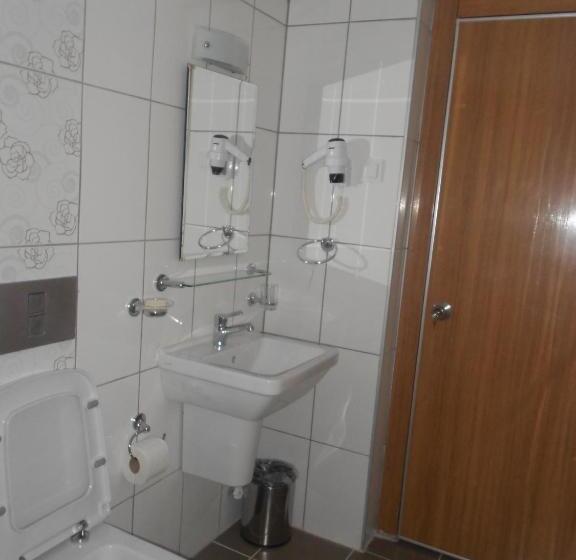 Camera Tripla Classica, Afsin