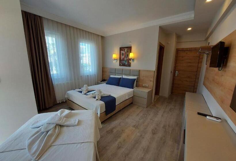 Camera Tripla Classica, Afsin