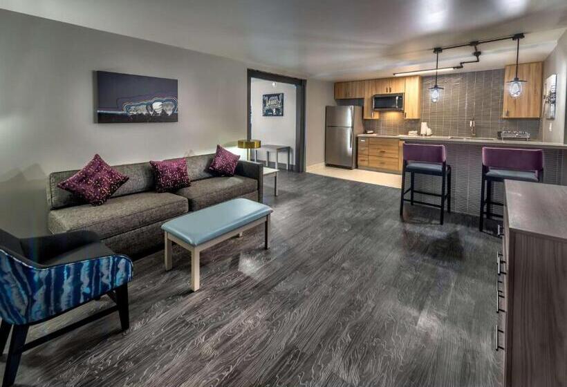 Büyük Çift Kişilik Yataklı Süit, Aiden By Best Western South Reno