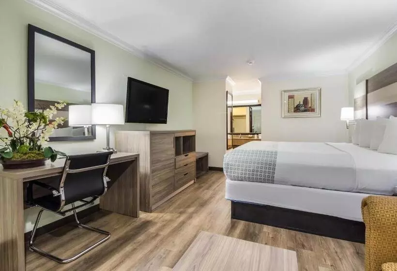 キングサイズベッドのスタンダードルーム, Americas Best Value Inn Columbus