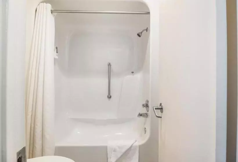 身障者適用キングサイズベッドルーム, Americas Best Value Inn Columbus