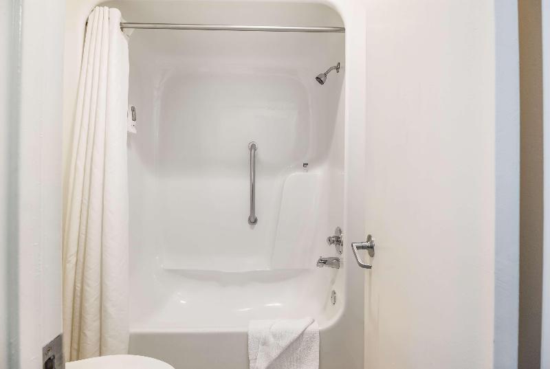 장애인을 위한 킹사이즈 침대 스탠다드 룸, Americas Best Value Inn Columbus