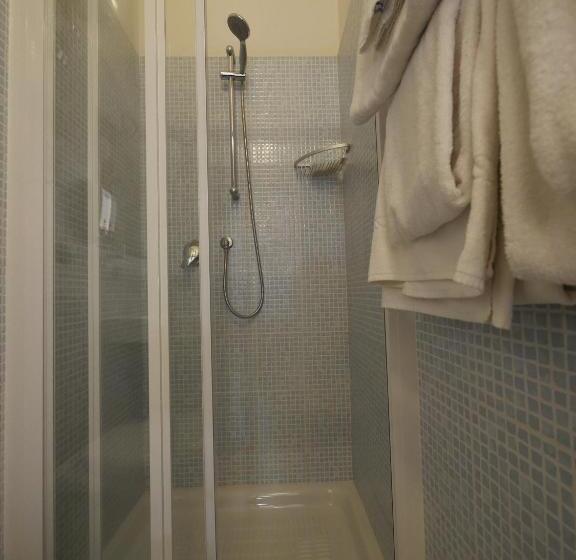 اتاق استاندارد چهار تخته, Careggi