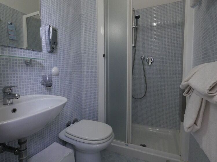 اتاق استاندارد چهار تخته, Careggi